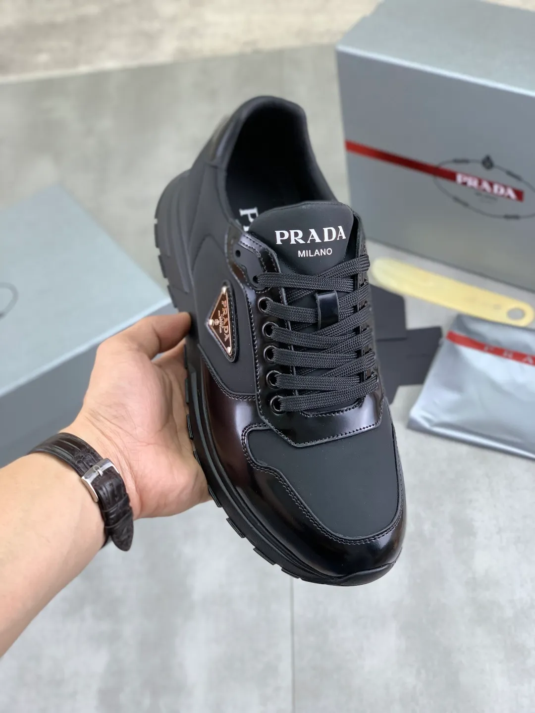 Men's shoes 💰P580💰 [New style] High version official website popular models are on the market, 🆘 The trendy brand (Prada) mainly promotes popular models, avant-garde and versatile fashionable men's shoes private version mold opening, cowhide surface splicing 1:1 replica... Fashion is simple, original imported cowhide and lining cowhide feet; the atmosphere and personality are more fashionable, eye-catching and pursuing class. It will subvert the old idea and be with you to spend time with you. A must-have for fashionistas! Must keep for yourself ! High-end comfort, high-end quality workmanship. Size: 38-45; multiple colors available.